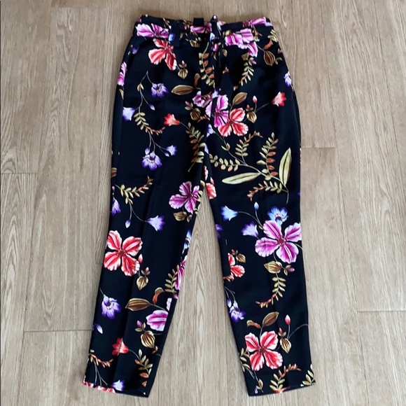 Express Pants - Express high waisted belted ankle pant. Size 8.